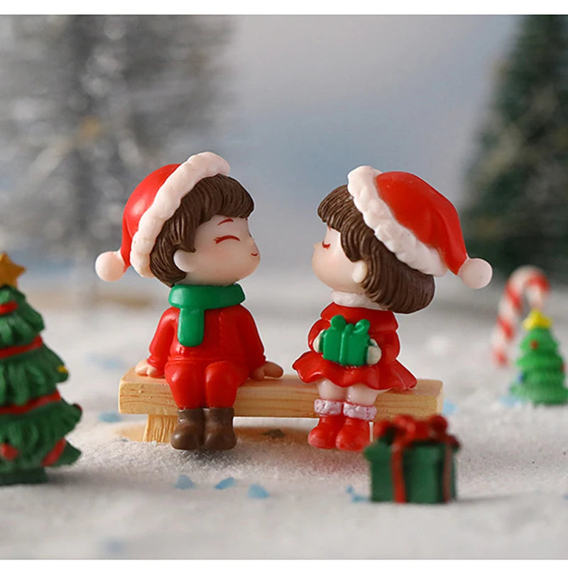 Cute Christmas Couple Figurines – Festive Holiday Lovers Ornament for Home Décor