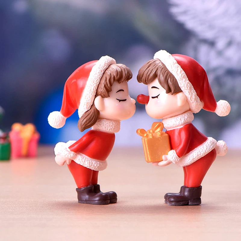 Cute Christmas Couple Figurines – Festive Holiday Lovers Ornament for Home Décor
