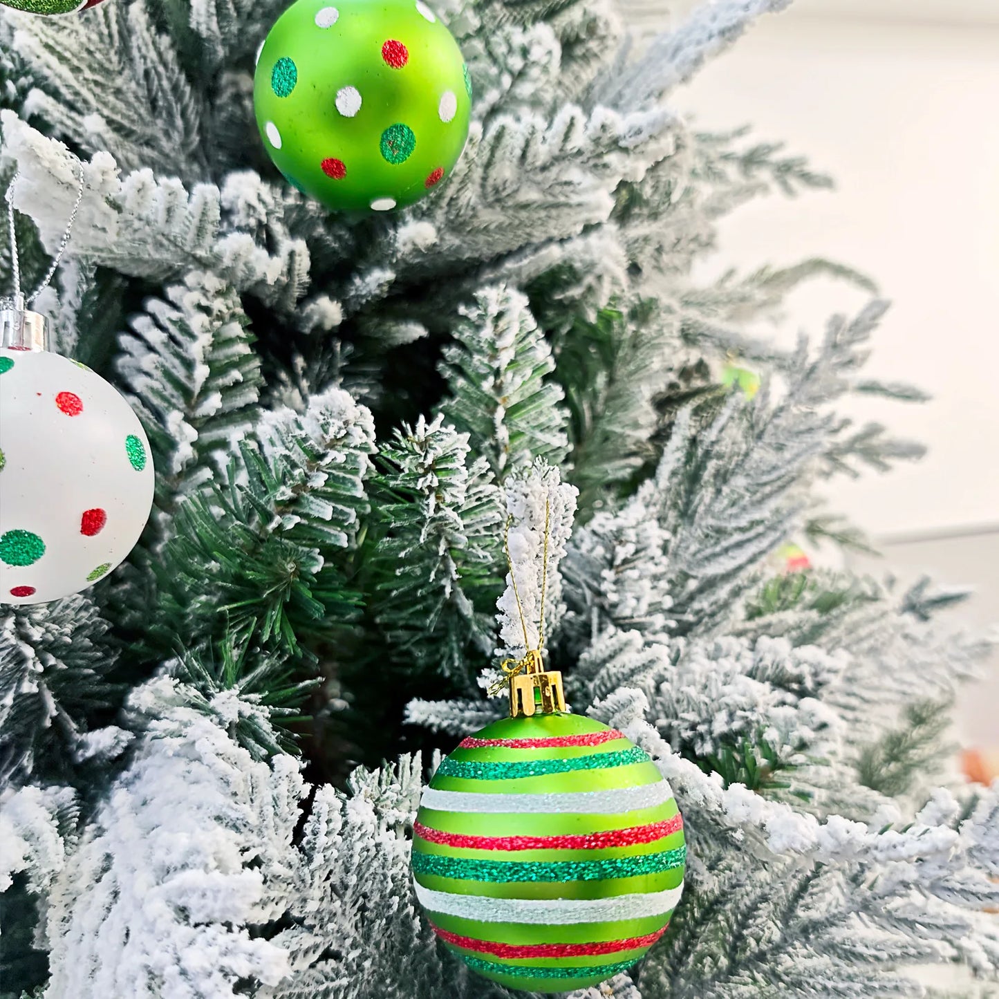 Set of 9/12/34 Grinch-Inspired Christmas Baubles – Green Painted Ornaments for Tree & Home Festive Décor