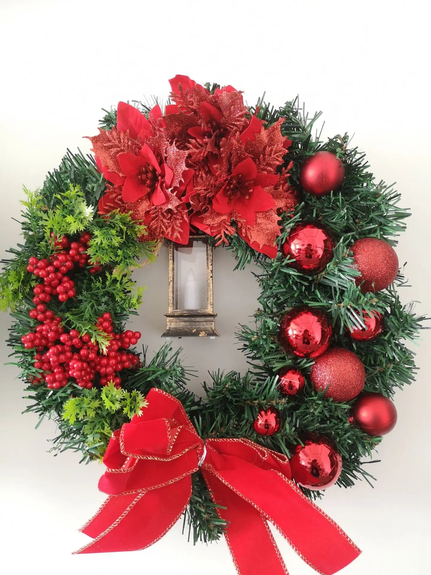 45cm Light-Up Christmas Wreath with Centre Lamp | Elegant Festive Door & Wall Decoration (Multiple Colours)