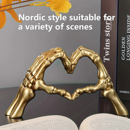 Halloween Skeleton Heart Figurine – Gothic Resin Hand Sculpture, Horror-Inspired Home Decoration