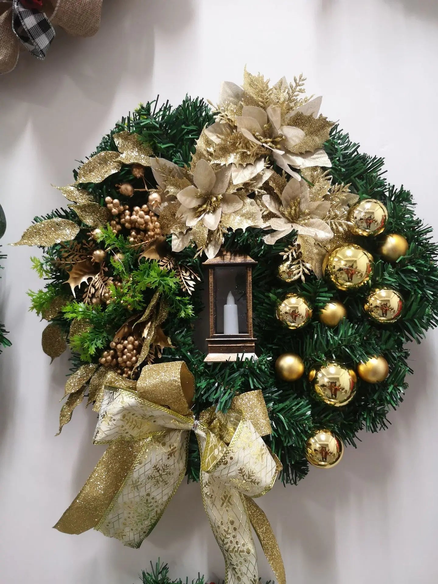 45cm Light-Up Christmas Wreath with Centre Lamp | Elegant Festive Door & Wall Decoration (Multiple Colours)