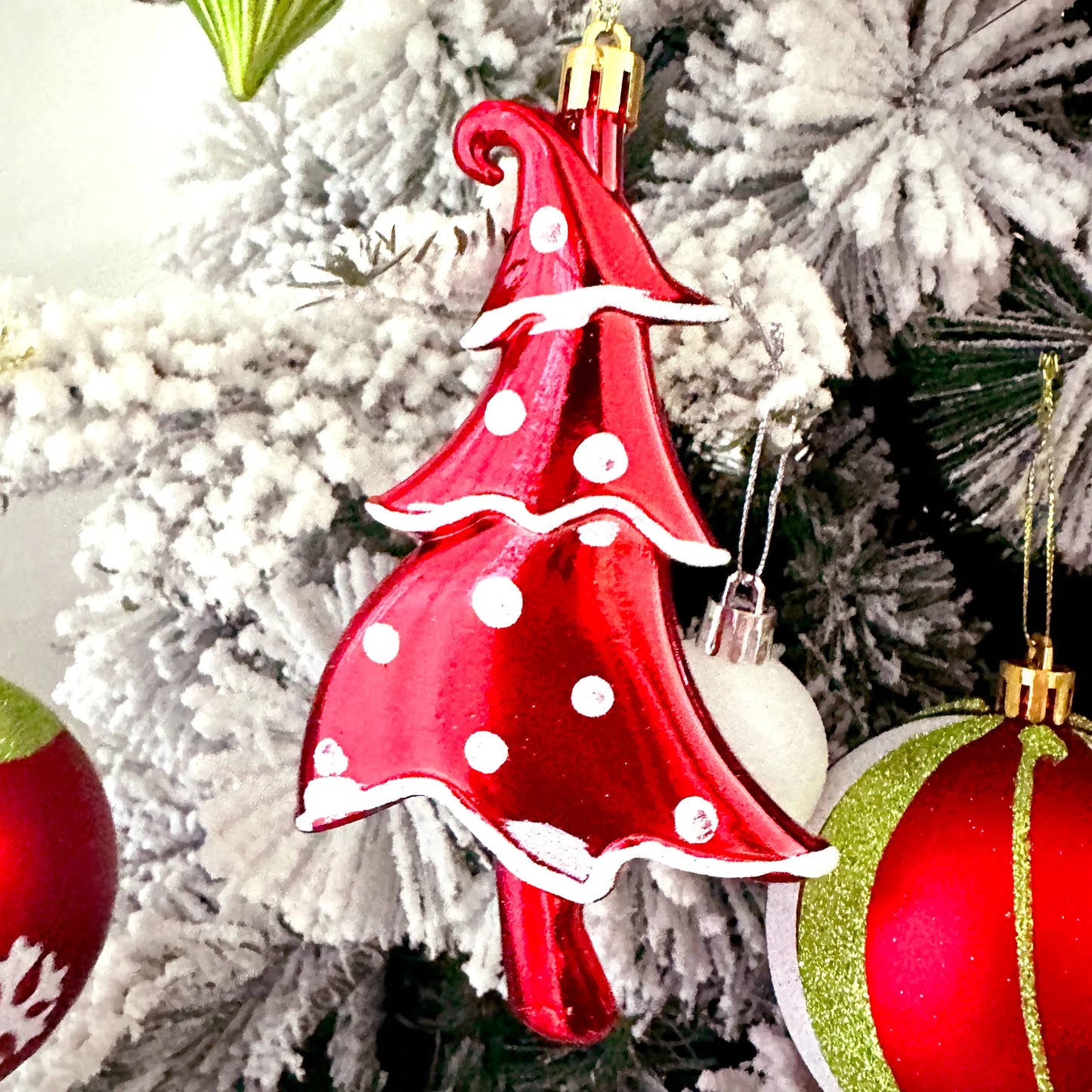 Set of 9/12/34 Grinch-Inspired Christmas Baubles – Green Painted Ornaments for Tree & Home Festive Décor