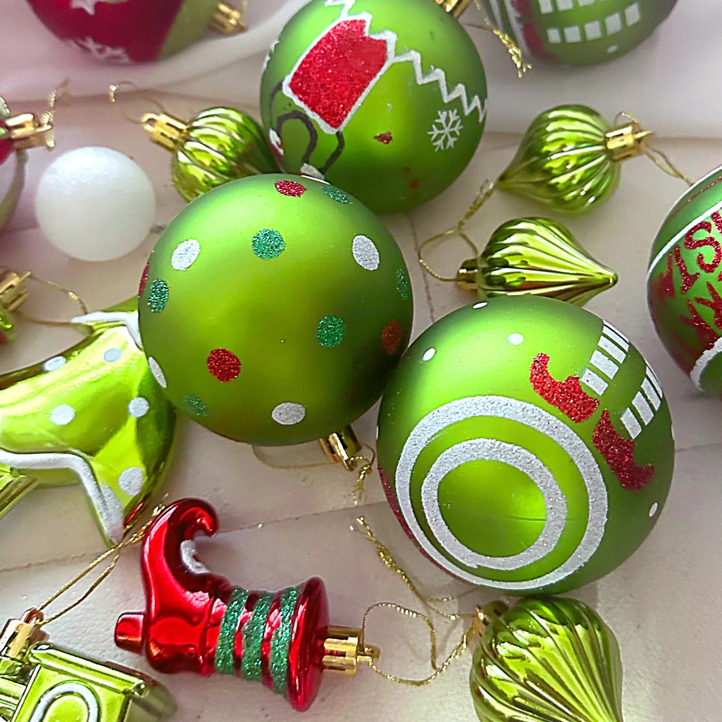 Set of 9/12/34 Grinch-Inspired Christmas Baubles – Green Painted Ornaments for Tree & Home Festive Décor