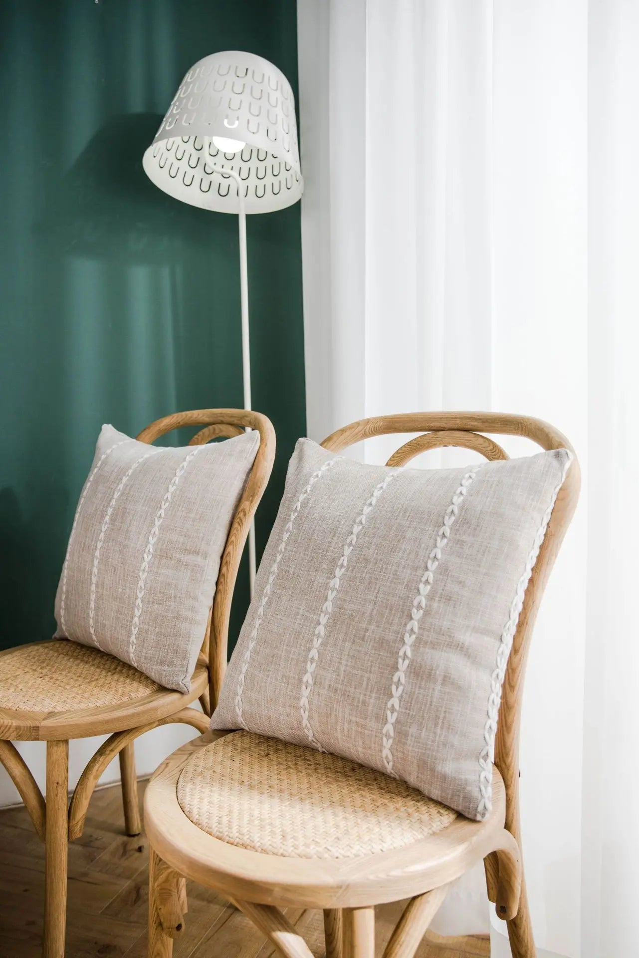 Textured Jacquard Checkered Tablecloth with Tassels | Cotton-Linen Winter Table Cover