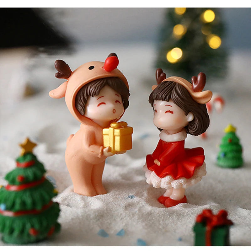 Cute Christmas Couple Figurines – Festive Holiday Lovers Ornament for Home Décor