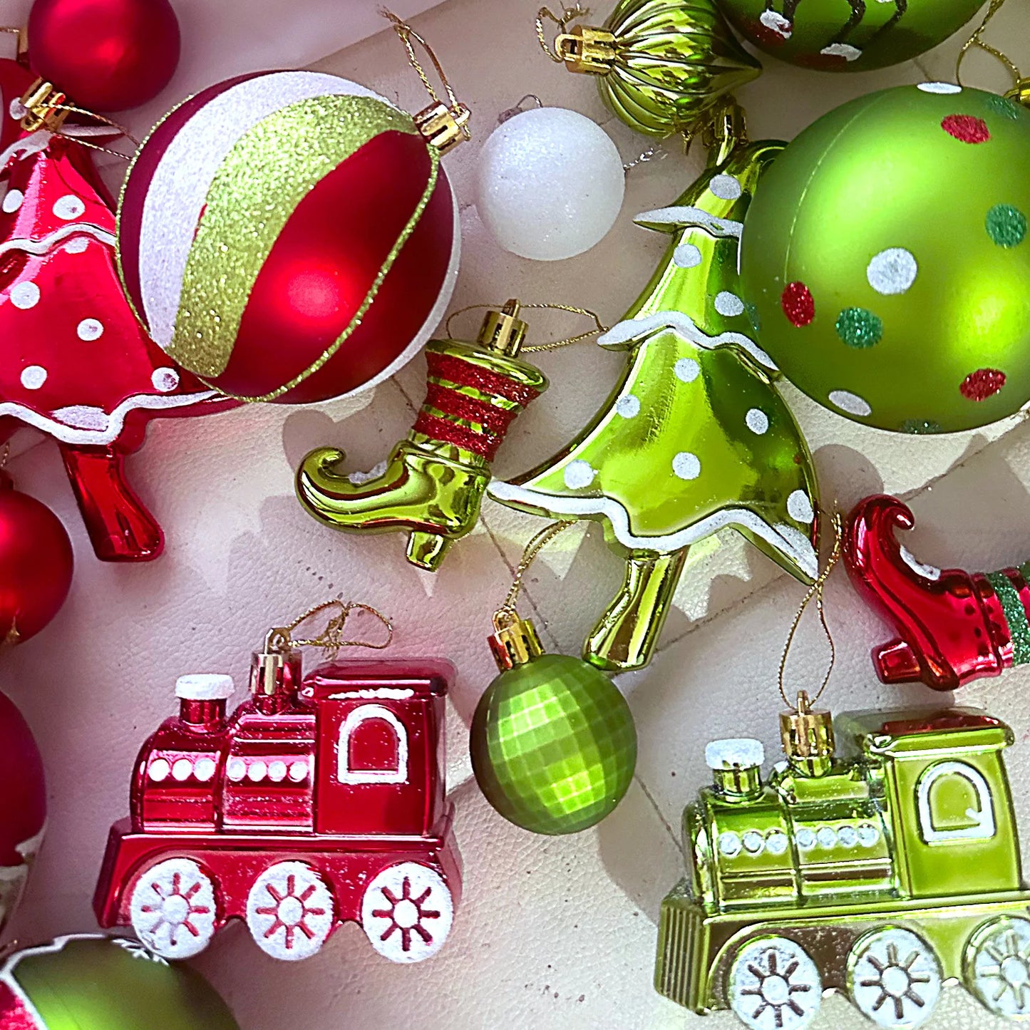 Set of 9/12/34 Grinch-Inspired Christmas Baubles – Green Painted Ornaments for Tree & Home Festive Décor